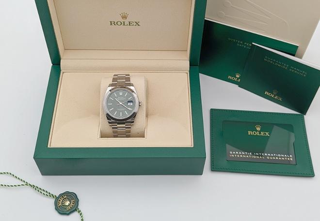 Wie viele Uhren produziert Rolex im Jahr